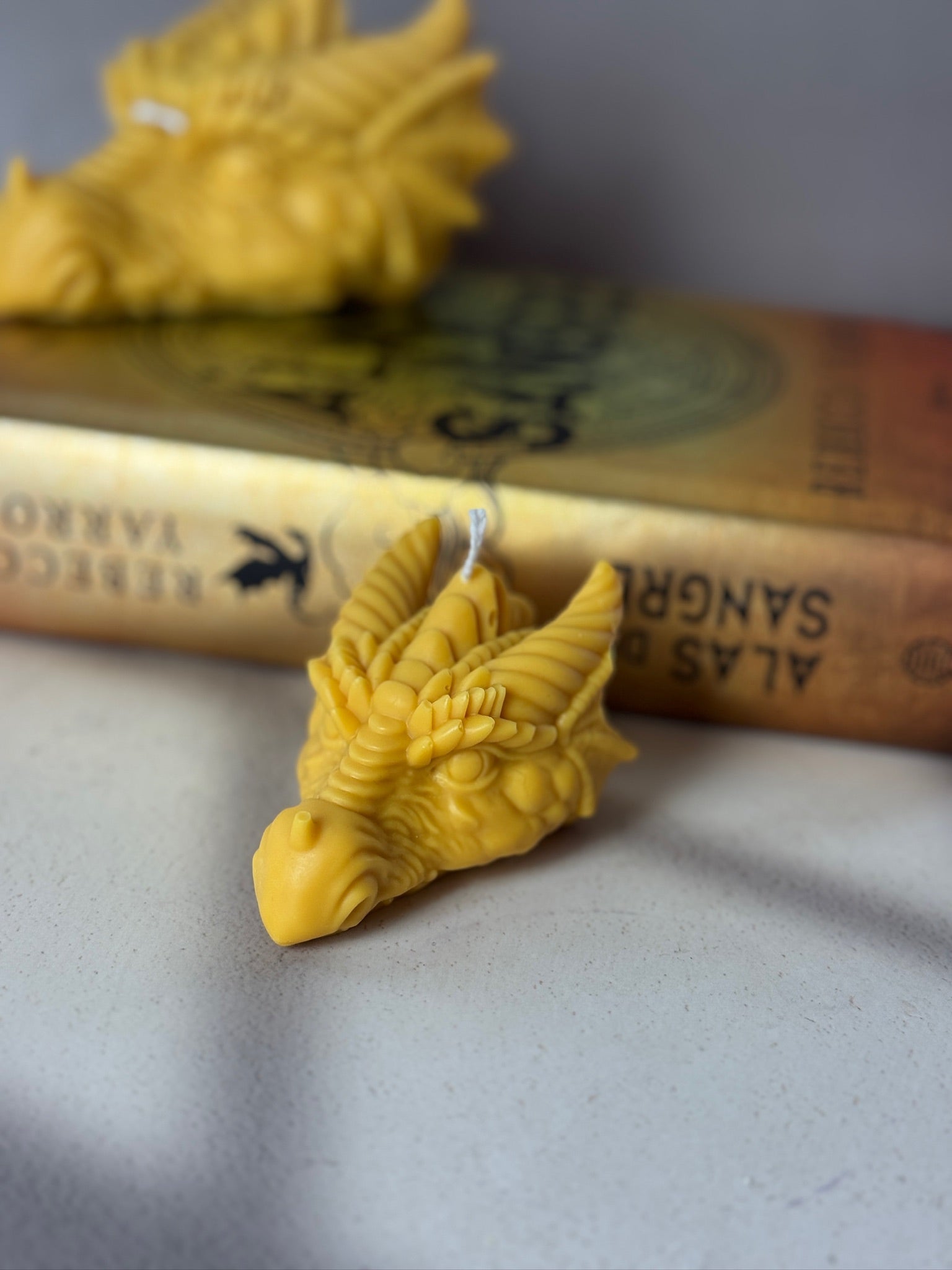 Dragón dorado pequeño