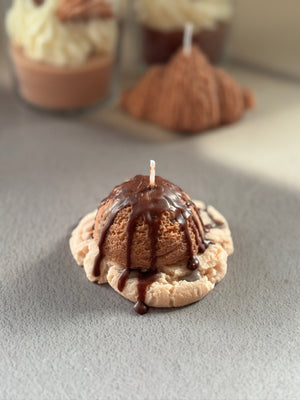 Cookie candle with ice cream